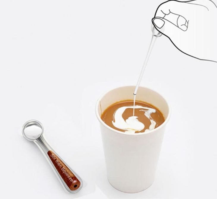 Coffee creamer whose packaging is a stirrer