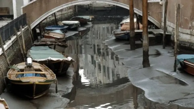 Dry Venetian Canals (1)