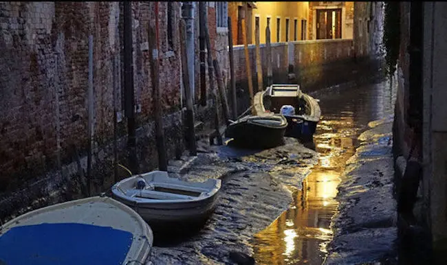 Dry Venetian Canals (6)