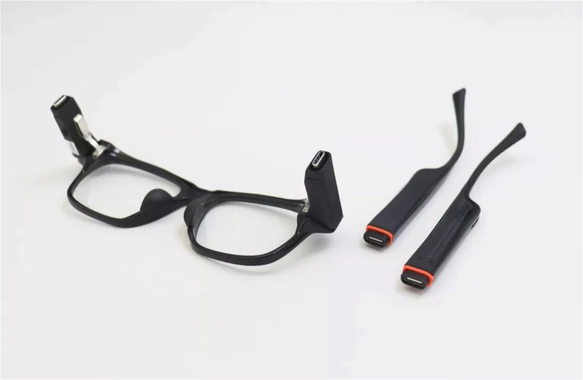 Solos AirGo Vison are glasses that integrate Gemini and GPT-4o