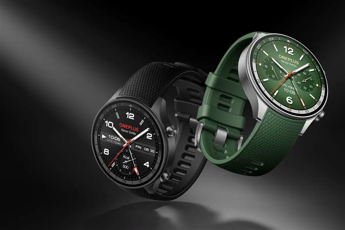 The new OnePlus Watch 2R, available in Forest Green and Gunmetal Gray colours