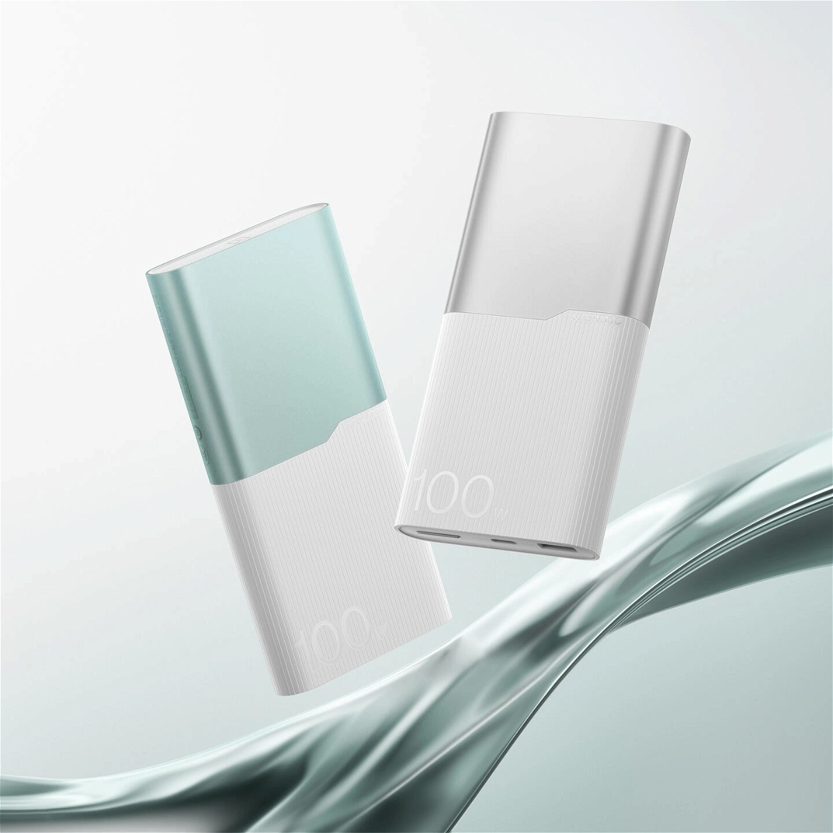 The new OnePlus portable battery in green and silver, its two colors available